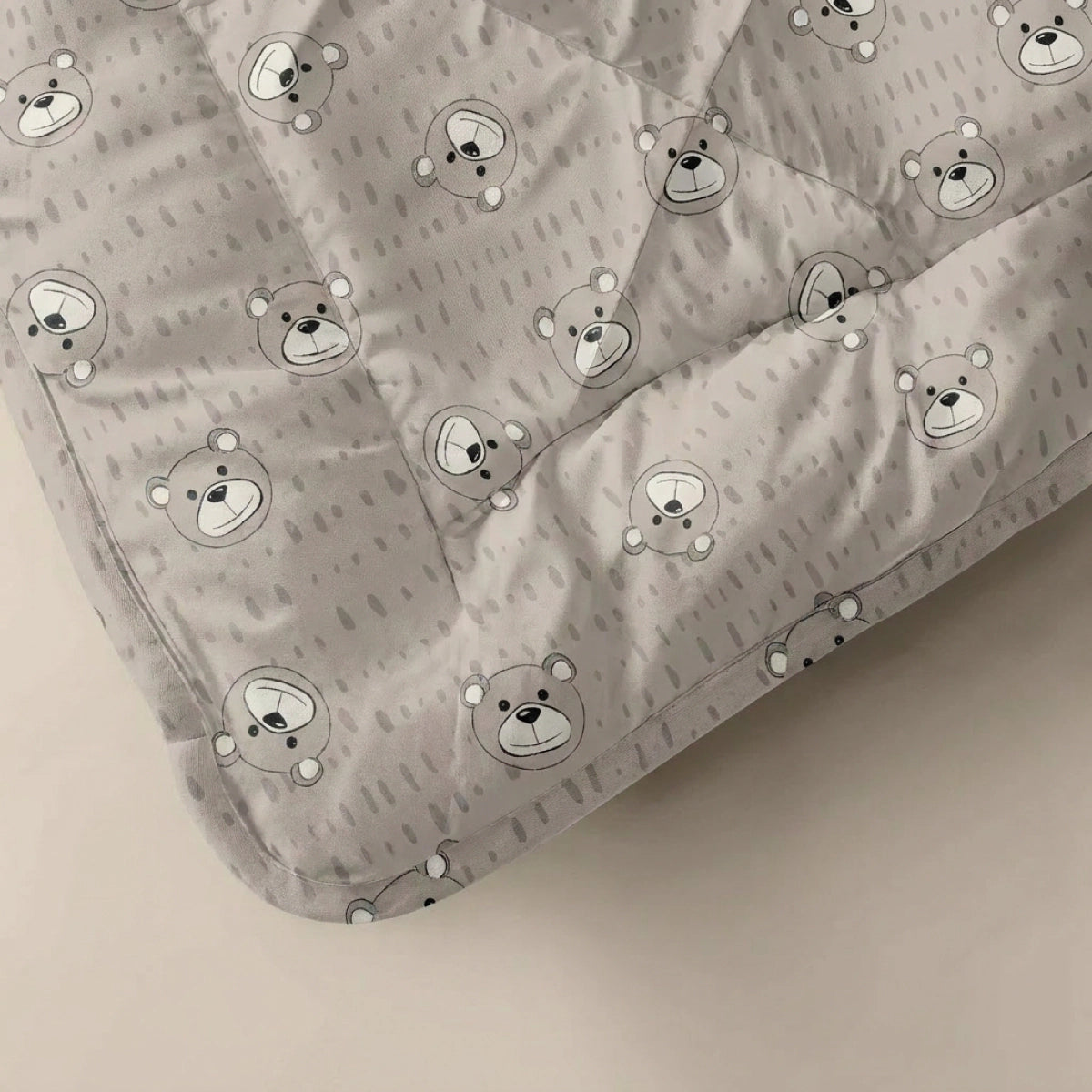 Zelesta Comfort Kinderbettdecke - Glücklicher Bär