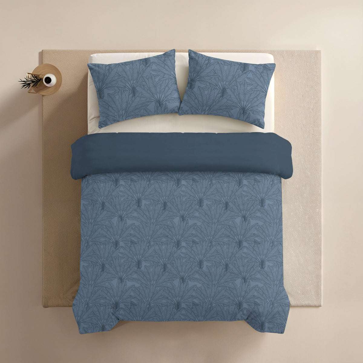 Zelesta Comfort Design Seamless Duvet - Botanical Line Art Blue