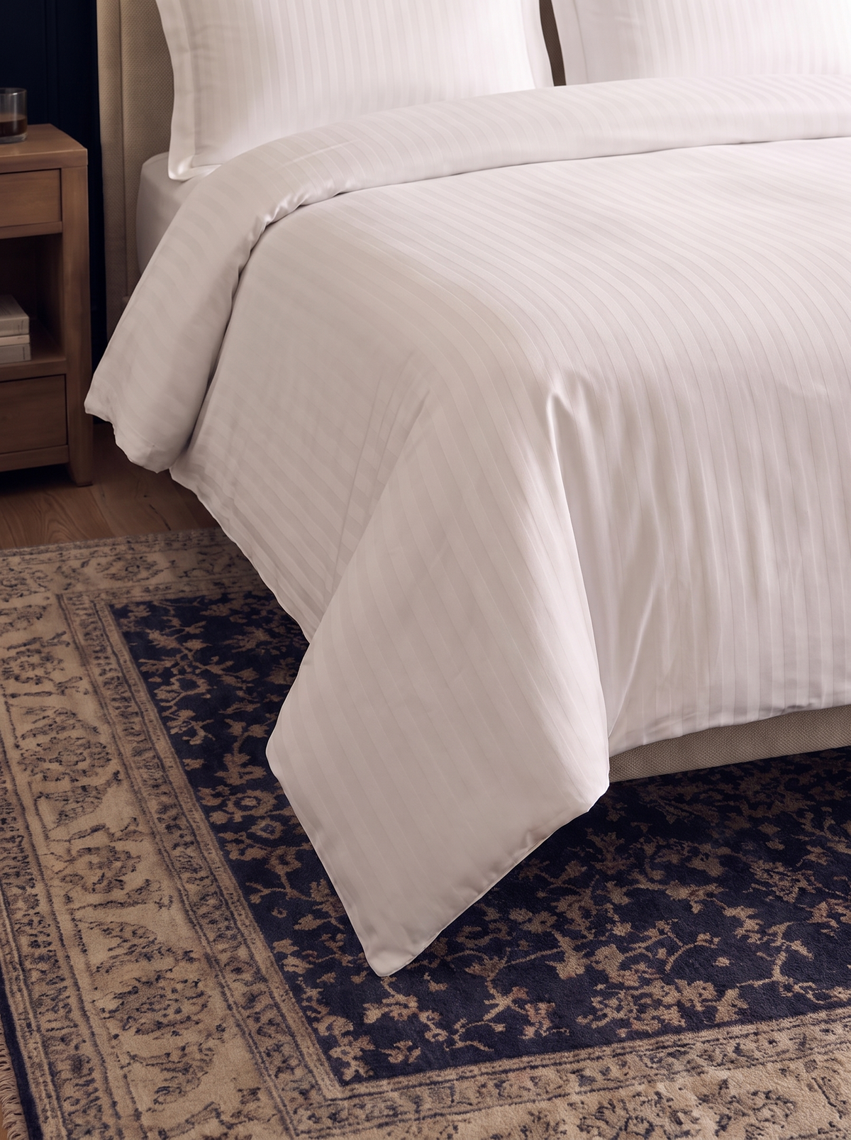 Zelesta Deluxe Hotel Stripe Sans Coutures Satin Cotton Couette - Blanc